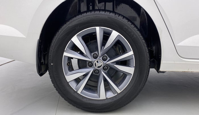 2022 Skoda SLAVIA STYLE 1.0 TSI AT, Petrol, Automatic, 4,479 km, Right Rear Wheel