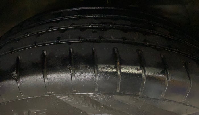 2018 Maruti Baleno DELTA PETROL 1.2, Petrol, Manual, 1,00,107 km, Right Front Tyre Tread