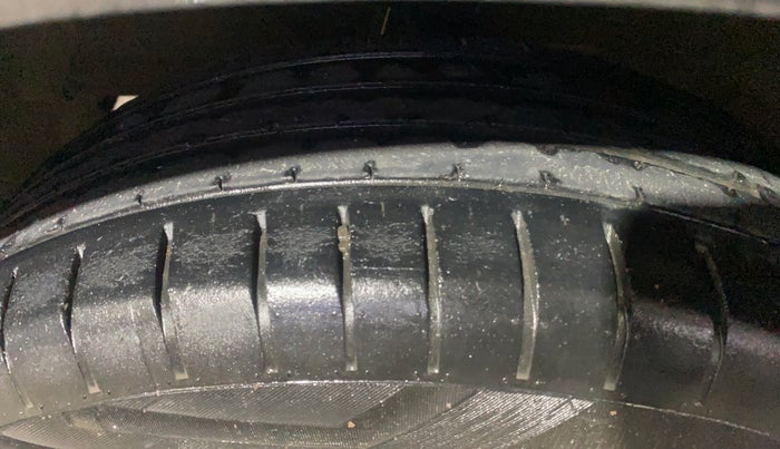 2018 Maruti Baleno DELTA PETROL 1.2, Petrol, Manual, 1,00,107 km, Left Front Tyre Tread