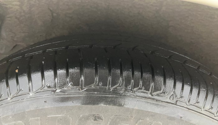 2015 Hyundai i10 SPORTZ 1.1, Petrol, Manual, 37,919 km, Right Rear Tyre Tread