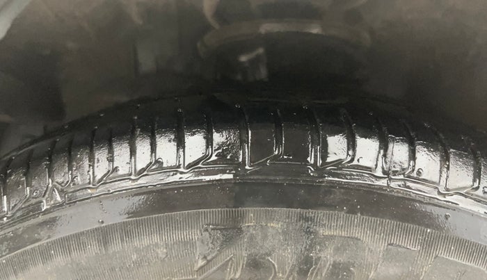 2015 Hyundai i10 SPORTZ 1.1, Petrol, Manual, 37,919 km, Left Front Tyre Tread