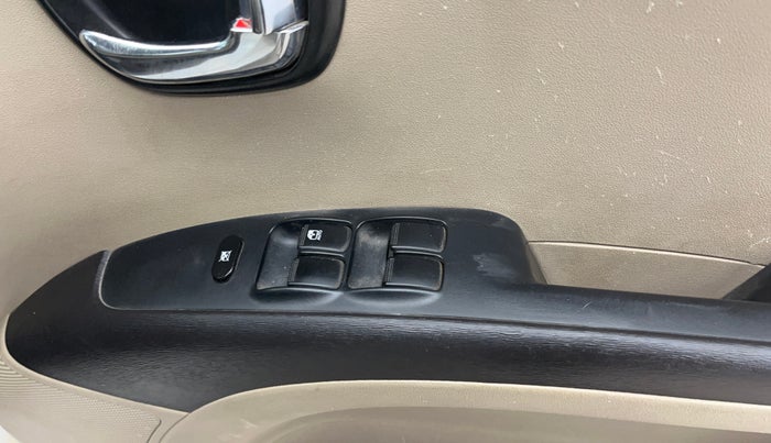 2015 Hyundai i10 SPORTZ 1.1, Petrol, Manual, 37,919 km, Driver Side Door Panels Control