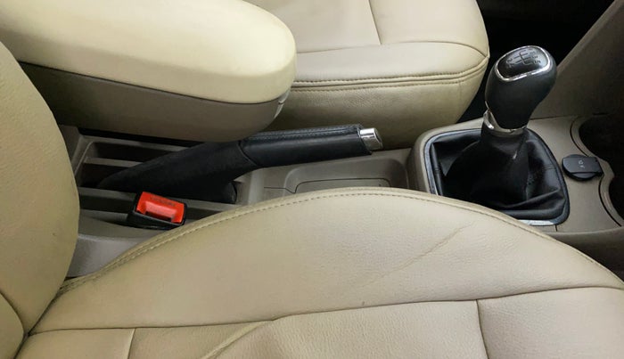 2014 Skoda Rapid 1.5 TDI CR AMBITION PLUS, Diesel, Manual, 83,171 km, Gear Lever