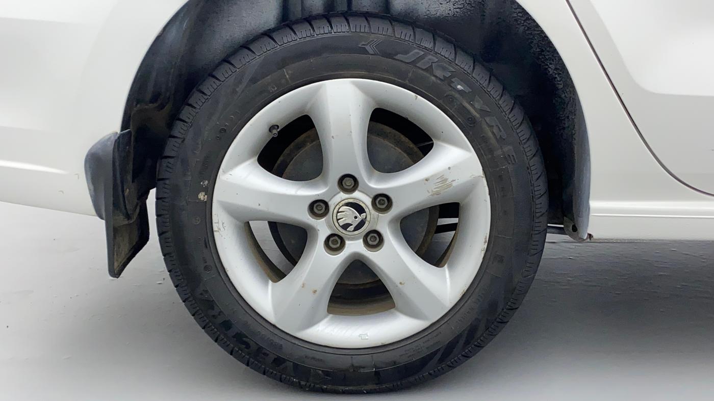 2014 Skoda Rapid 1.5 TDI CR AMBITION PLUS, Diesel, Manual, 83,171 km, Right Rear Wheel