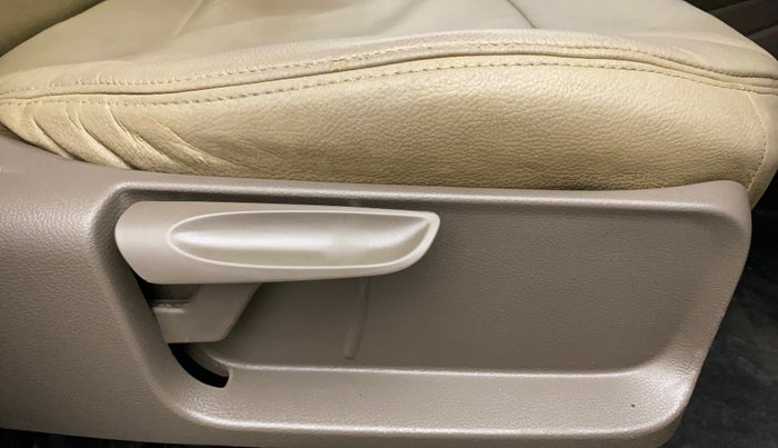 2014 Skoda Rapid 1.5 TDI CR AMBITION PLUS, Diesel, Manual, 83,171 km, Driver Side Adjustment Panel