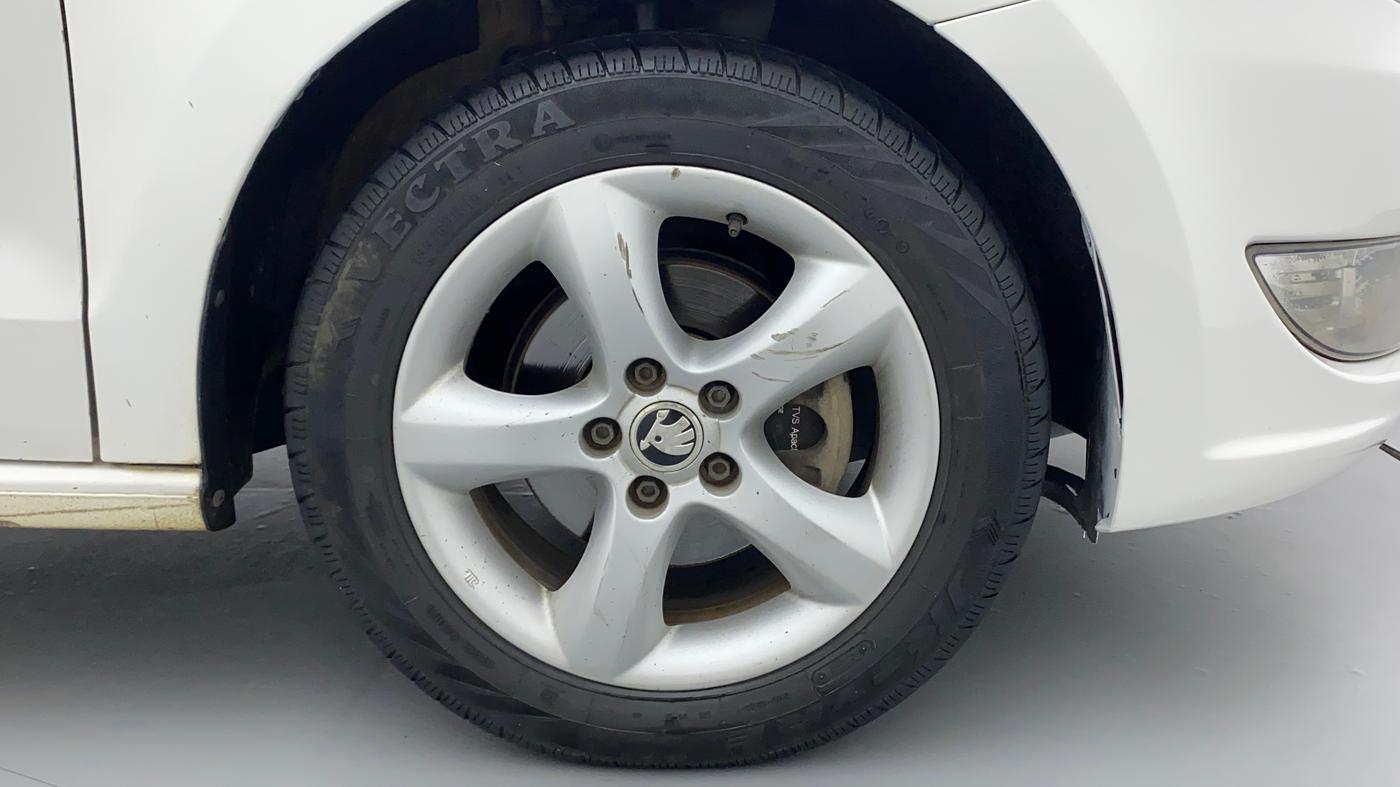 2014 Skoda Rapid 1.5 TDI CR AMBITION PLUS, Diesel, Manual, 83,171 km, Right Front Wheel