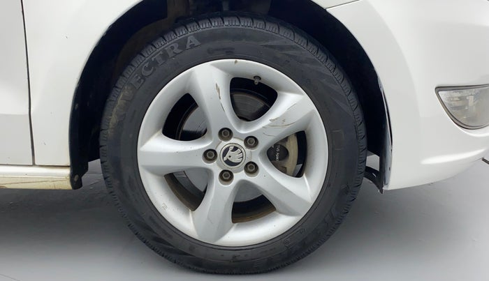 2014 Skoda Rapid 1.5 TDI CR AMBITION PLUS, Diesel, Manual, 83,171 km, Right Front Wheel