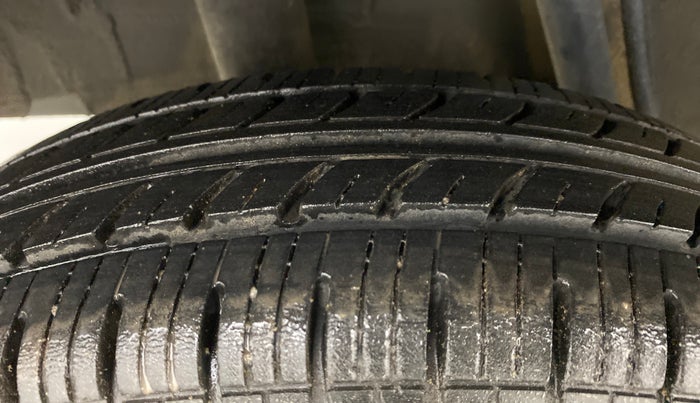 2018 Renault Kwid RXT 1.0 EASY-R  AT, Petrol, Automatic, 10,025 km, Right Rear Tyre Tread