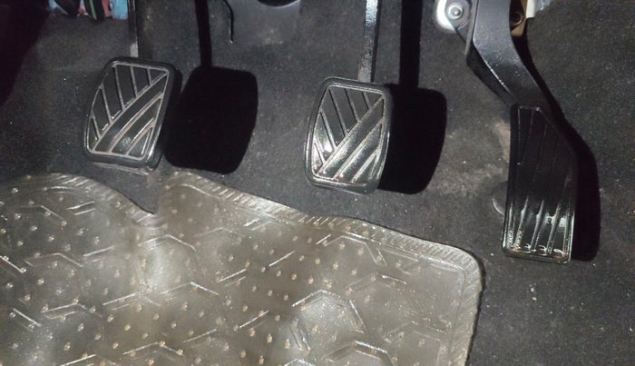 2013 Maruti Swift VXI, Petrol, Manual, 77,175 km, Pedals