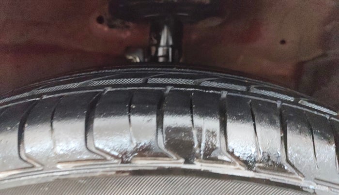 2013 Maruti Swift VXI, Petrol, Manual, 77,175 km, Right Front Tyre Tread