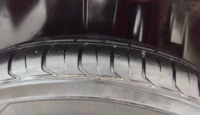2013 Maruti Swift VXI, Petrol, Manual, 77,175 km, Left Rear Tyre Tread