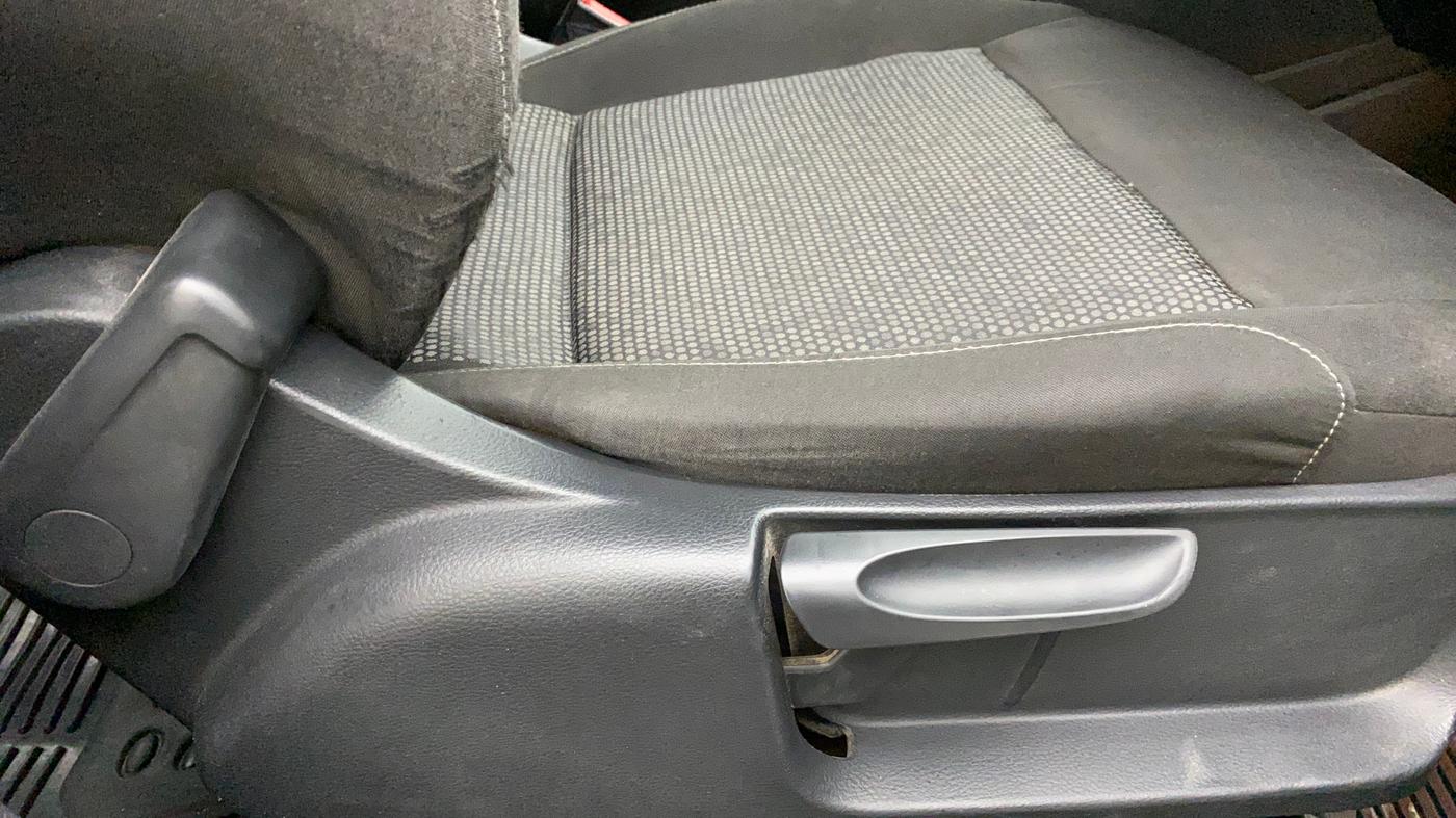 2016 Volkswagen Polo COMFORTLINE 1.2L, Petrol, Manual, 90,261 km, Driver Side Adjustment Panel
