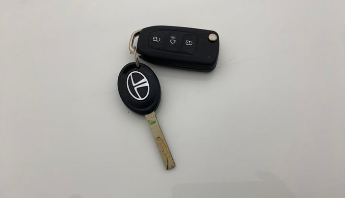 2024 Tata NEXON PURE 1.5 DIESEL, Diesel, Manual, 22,291 km, Key Close Up