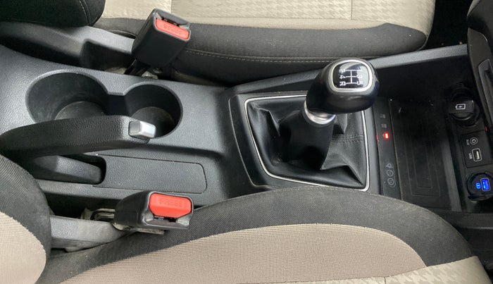 2019 Hyundai Elite i20 ASTA 1.2 (O), Petrol, Manual, 66,531 km, Gear Lever