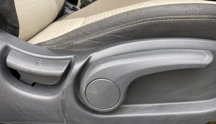 2019 Hyundai Elite i20 ASTA 1.2 (O), Petrol, Manual, 66,531 km, Driver Side Adjustment Panel