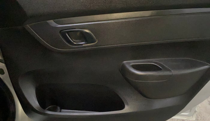 2018 Renault Kwid RXT 1.0, Petrol, Manual, 63,853 km, Driver Side Door Panels Control