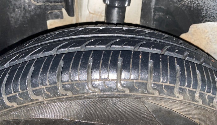 2018 Renault Kwid RXT 1.0, Petrol, Manual, 63,853 km, Left Front Tyre Tread