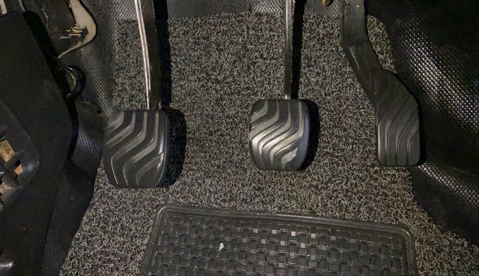 2018 Renault Kwid RXT 1.0, Petrol, Manual, 63,853 km, Pedals