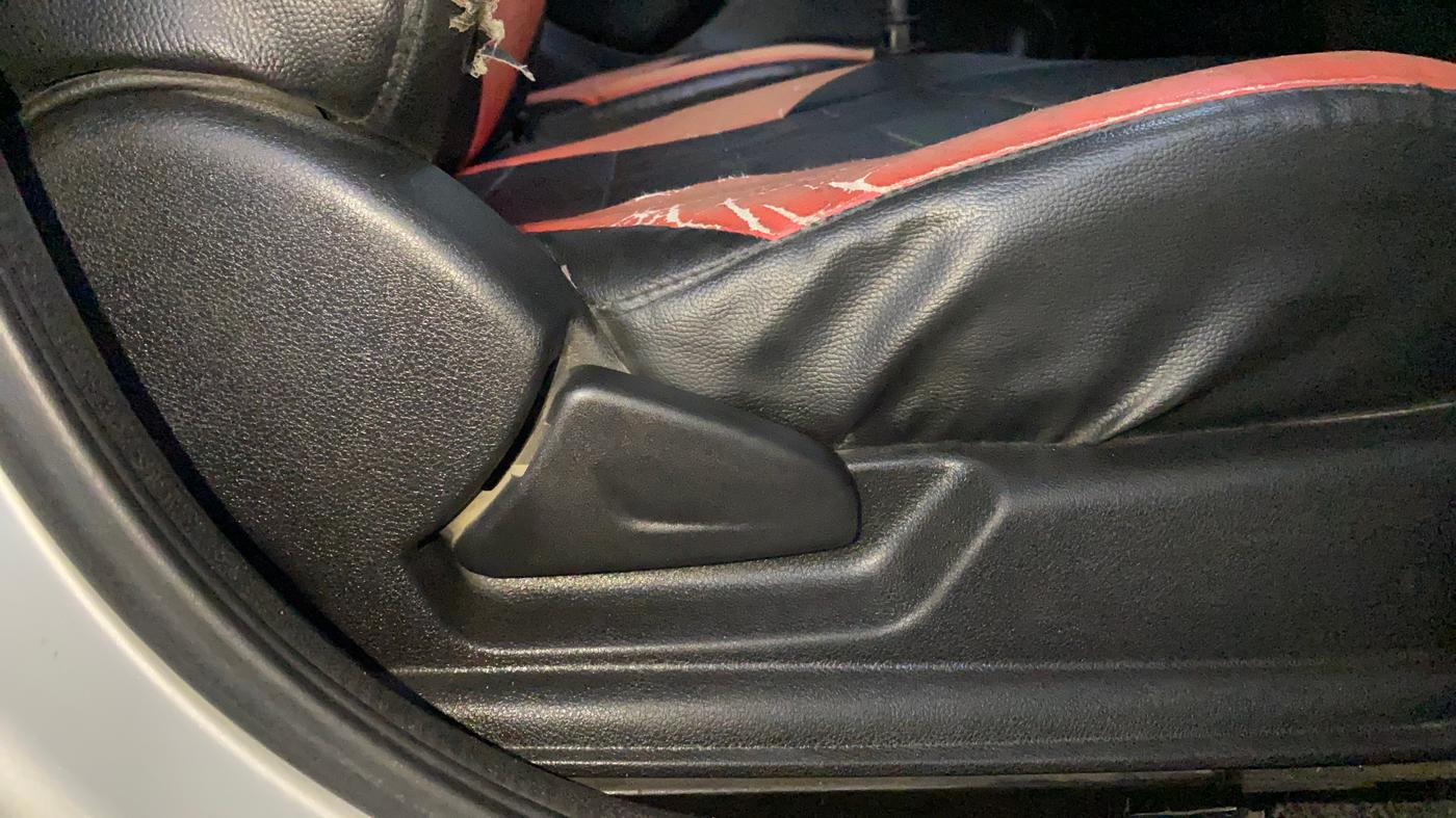 2018 Renault Kwid RXT 1.0, Petrol, Manual, 63,870 km, Driver Side Adjustment Panel