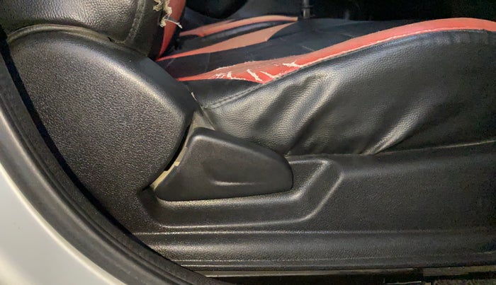 2018 Renault Kwid RXT 1.0, Petrol, Manual, 63,853 km, Driver Side Adjustment Panel