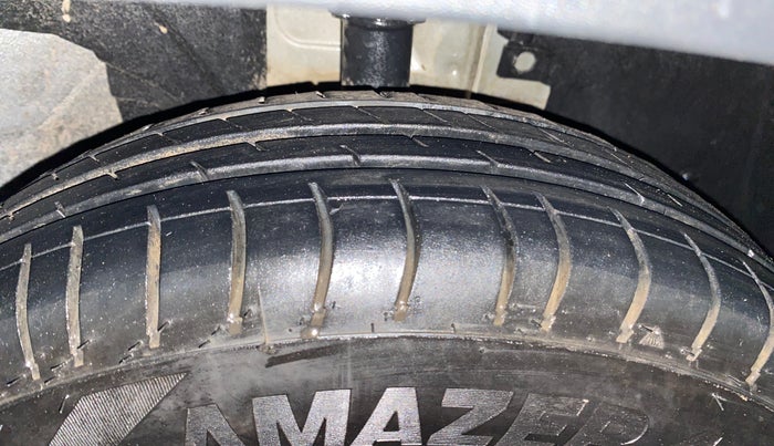 2018 Renault Kwid RXT 1.0, Petrol, Manual, 63,853 km, Right Front Tyre Tread