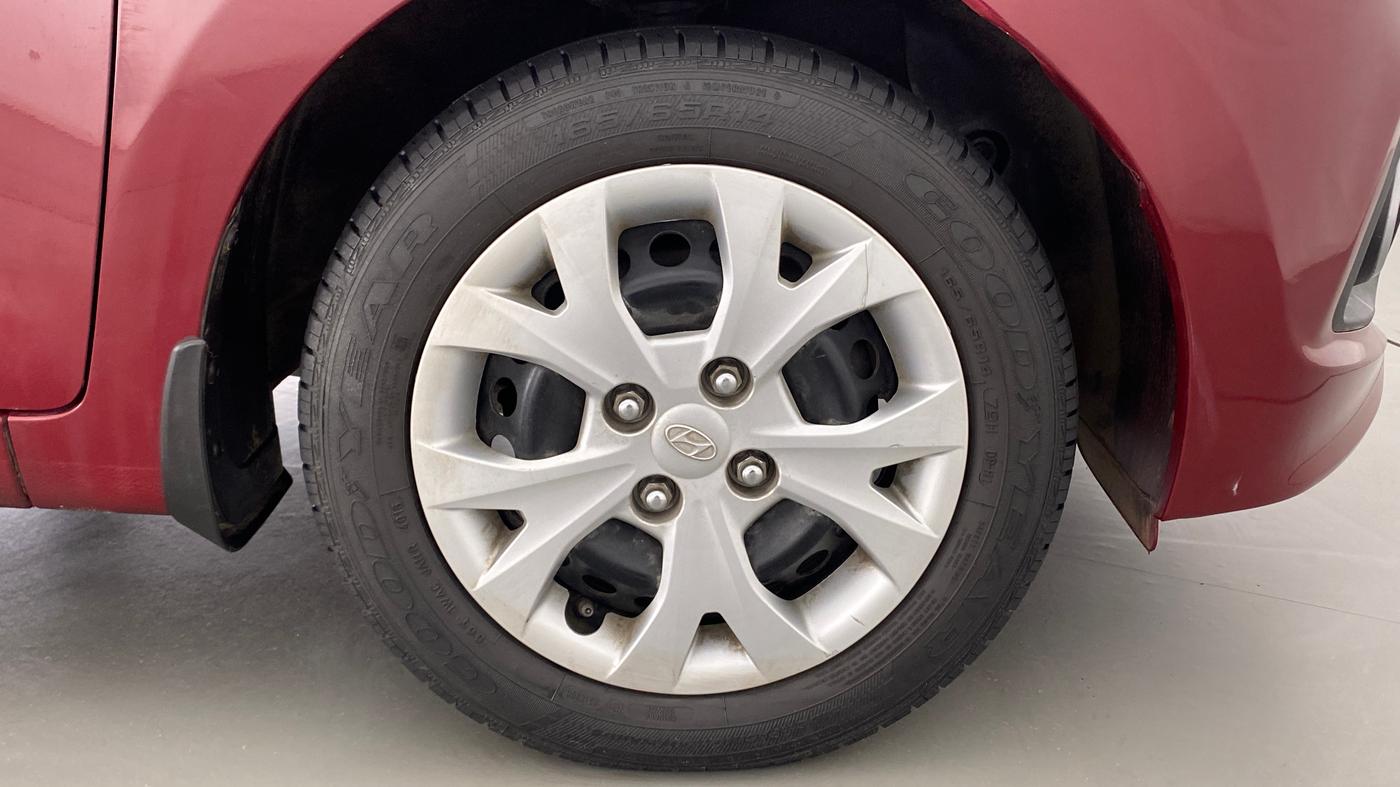 2016 Hyundai Grand i10 Magna 1.2 AT  VTVT, Petrol, Automatic, 19,606 km, Right Front Wheel