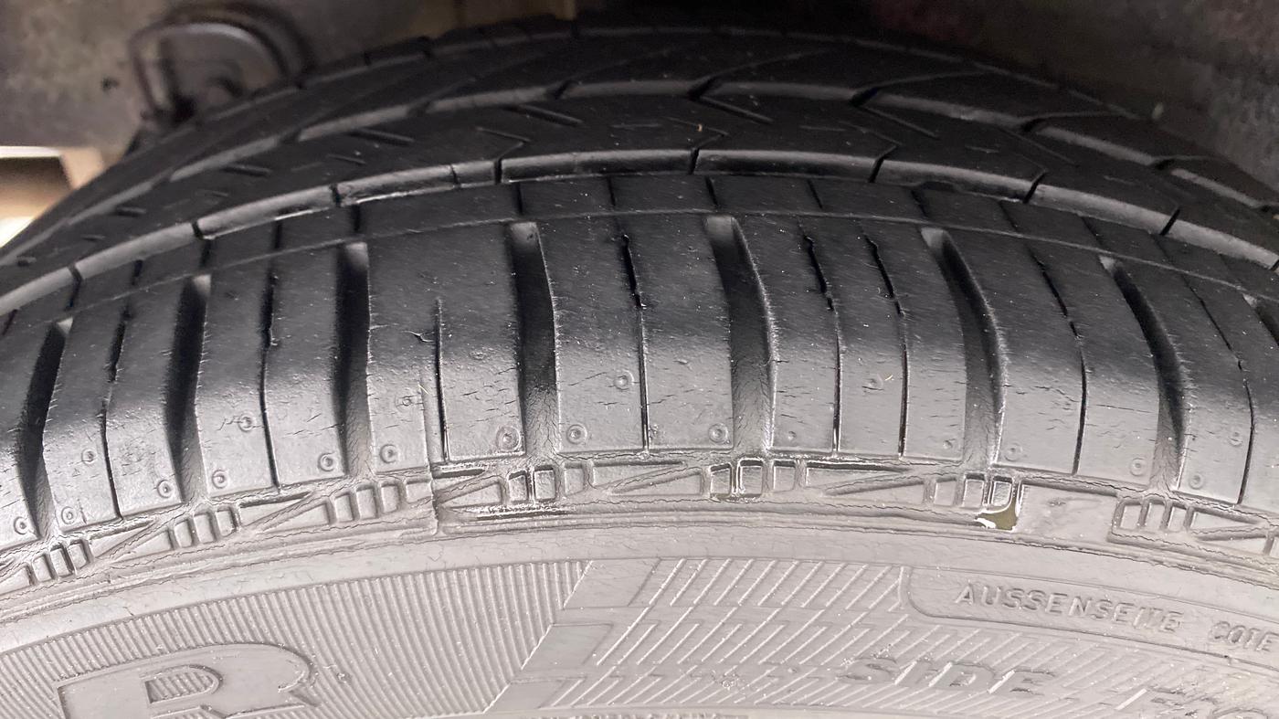 2016 Hyundai Grand i10 Magna 1.2 AT  VTVT, Petrol, Automatic, 19,606 km, Right Rear Tyre Tread