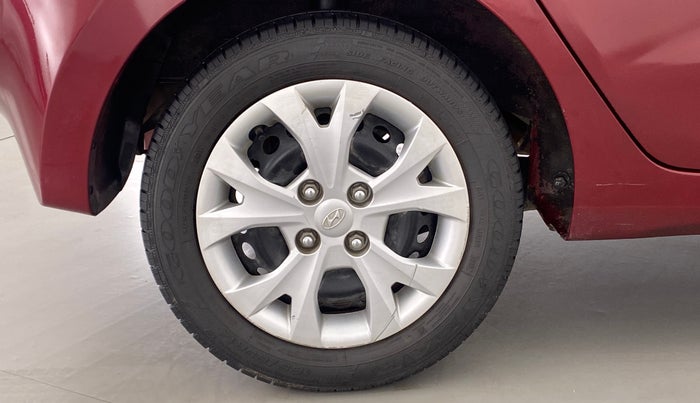 2016 Hyundai Grand i10 Magna 1.2 AT  VTVT, Petrol, Automatic, 19,606 km, Right Rear Wheel