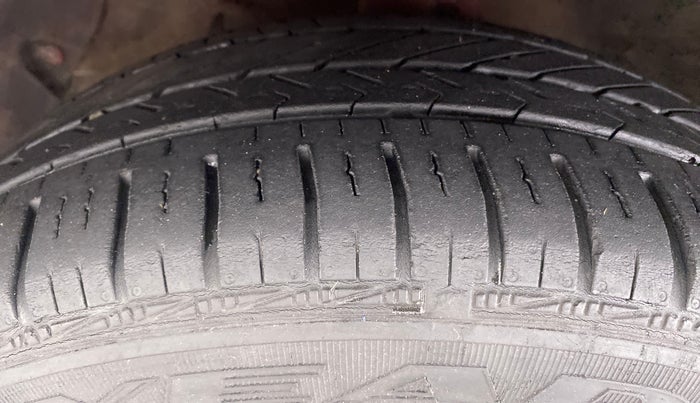 2016 Hyundai Grand i10 Magna 1.2 AT  VTVT, Petrol, Automatic, 19,606 km, Left Front Tyre Tread