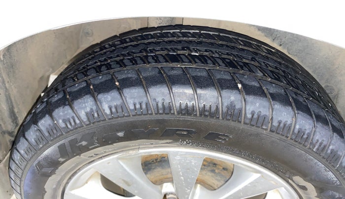 2013 Maruti Ertiga ZXI, Petrol, Manual, 85,295 km, Right Rear Tyre Tread