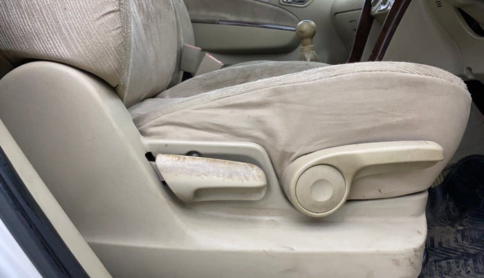 2013 Maruti Ertiga ZXI, Petrol, Manual, 85,295 km, Driver Side Adjustment Panel