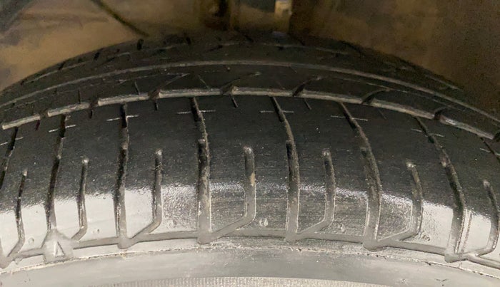 2019 Maruti XL6 ALPHA AT, Petrol, Automatic, 30,084 km, Left Front Tyre Tread