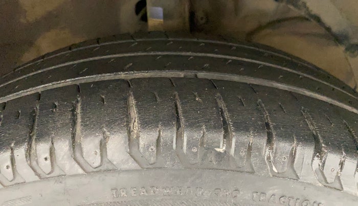 2019 Maruti XL6 ALPHA AT, Petrol, Automatic, 30,084 km, Right Front Tyre Tread