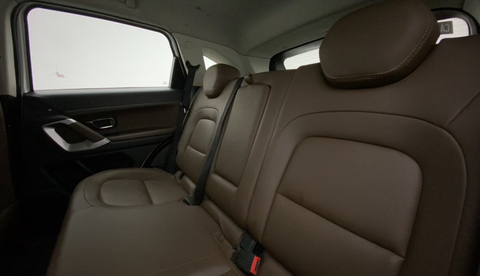 2019 Tata Harrier XZ 2.0L, Diesel, Manual, 77,988 km, Right Side Rear Door Cabin