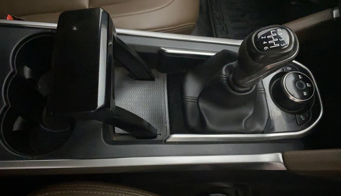 2019 Tata Harrier XZ 2.0L, Diesel, Manual, 77,988 km, Gear Lever