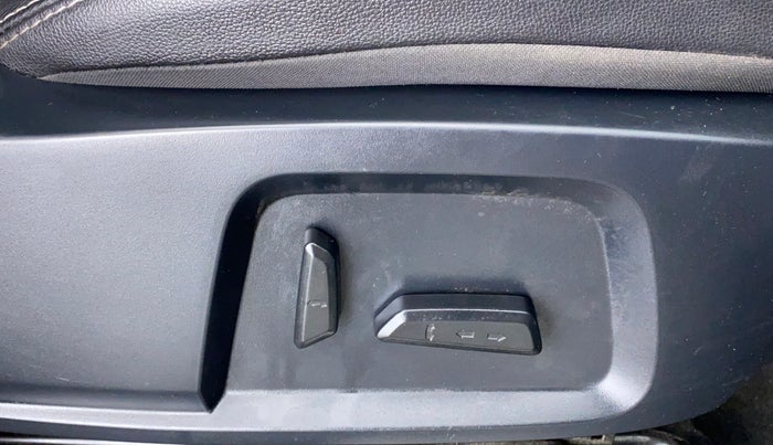 2021 Tata Harrier XZA+ DARK EDITION, Diesel, Automatic, 61,943 km, Driver Side Adjustment Panel