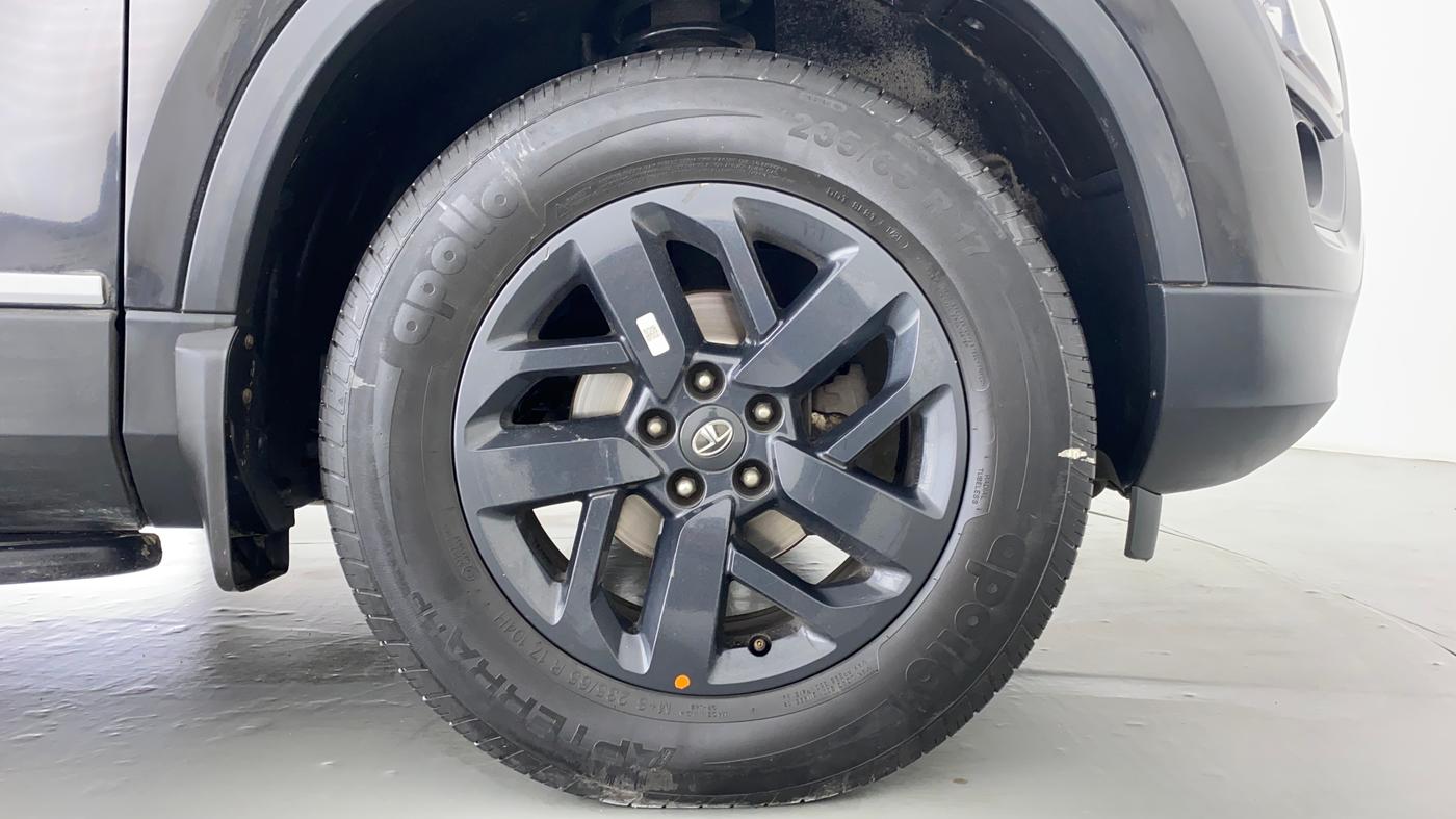 2021 Tata Harrier XZA+ DARK EDITION, Diesel, Automatic, 61,943 km, Right Front Wheel