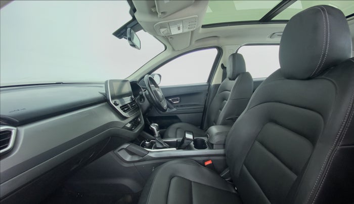 2021 Tata Harrier XZA+ DARK EDITION, Diesel, Automatic, 61,943 km, Right Side Front Door Cabin