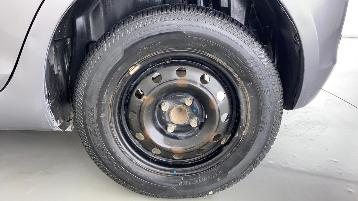 2013 Maruti Swift VXI D, Petrol, Manual, 69,954 km, Left Rear Wheel