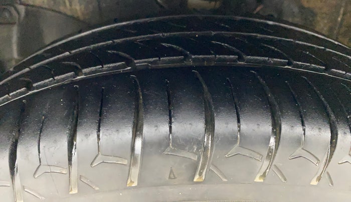 2014 Honda Amaze 1.2L I-VTEC VX, Petrol, Manual, 1,10,405 km, Left Front Tyre Tread