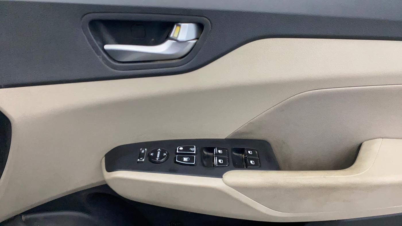 2022 Hyundai Verna S PLUS 1.5 CRDI, Diesel, Manual, 40,110 km, Driver Side Door Panels Control