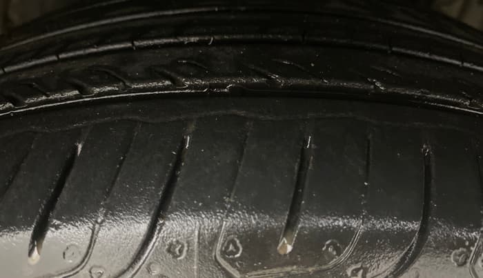 2014 Ford Ecosport TITANIUM 1.5L PETROL, Petrol, Manual, 1,15,767 km, Right Front Tyre Tread
