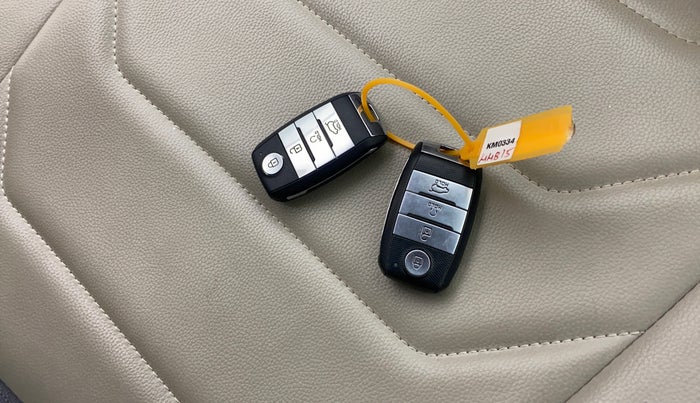 2022 KIA SONET HTX 1.5, Diesel, Manual, 33,023 km, Key Close Up