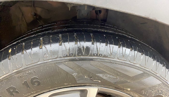 2022 KIA SONET HTX 1.5, Diesel, Manual, 33,023 km, Right Front Tyre Tread