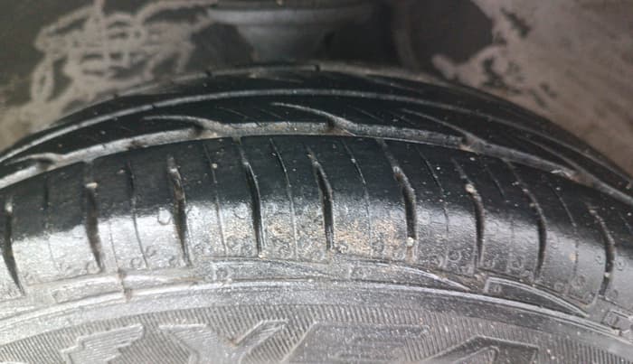 2014 Maruti Alto 800 LXI, Petrol, Manual, 59,414 km, Left Front Tyre Tread