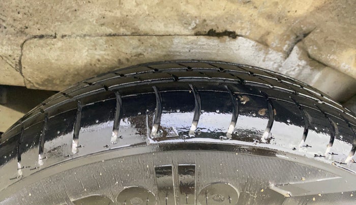 2015 Maruti Wagon R 1.0 LXI CNG, CNG, Manual, 92,101 km, Left Rear Tyre Tread