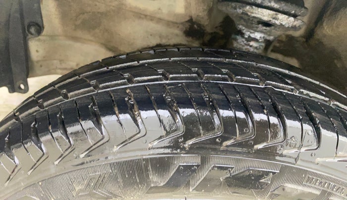 2015 Maruti Wagon R 1.0 LXI CNG, CNG, Manual, 92,101 km, Left Front Tyre Tread