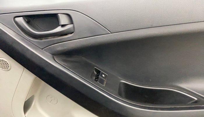 2018 Tata NEXON XE PETROL, Petrol, Manual, 98,561 km, Driver Side Door Panels Control