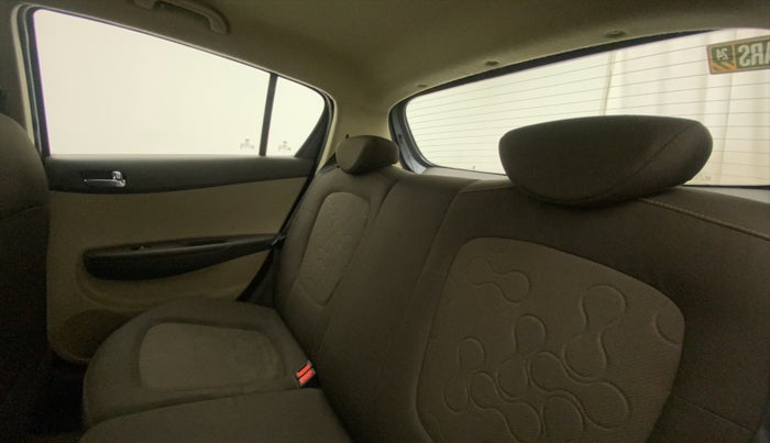 2011 Hyundai i20 SPORTZ (O) 1.2, Petrol, Manual, 72,888 km, Right Side Rear Door Cabin
