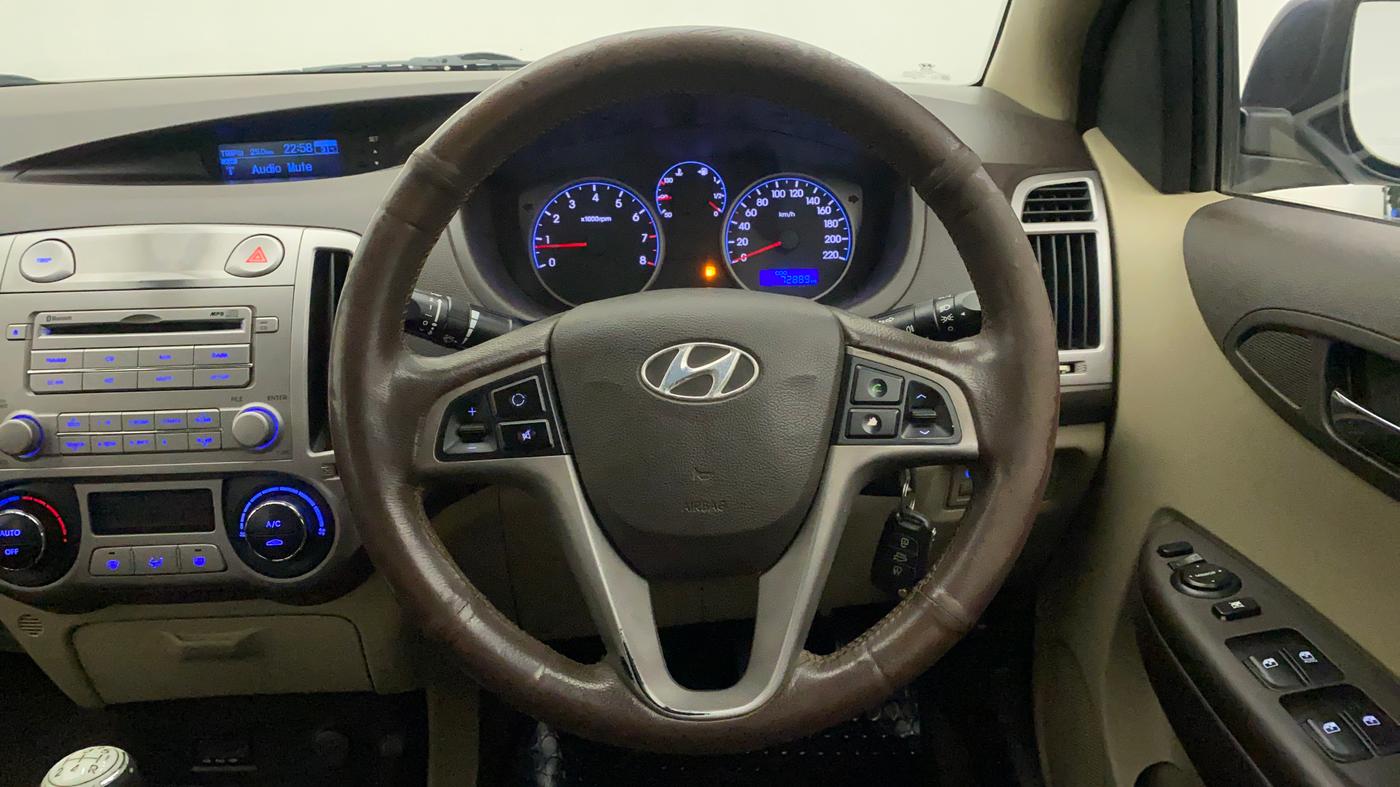 2011 Hyundai i20 SPORTZ (O) 1.2, Petrol, Manual, 72,888 km, Steering Wheel Close Up